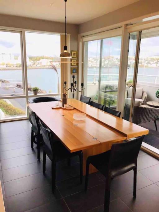 Stylish And Relaxing Two Bedroom Appartment, View Over Harbour Hafnarfjörður Exterior photo