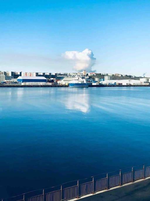 Stylish And Relaxing Two Bedroom Appartment, View Over Harbour Hafnarfjörður Exterior photo