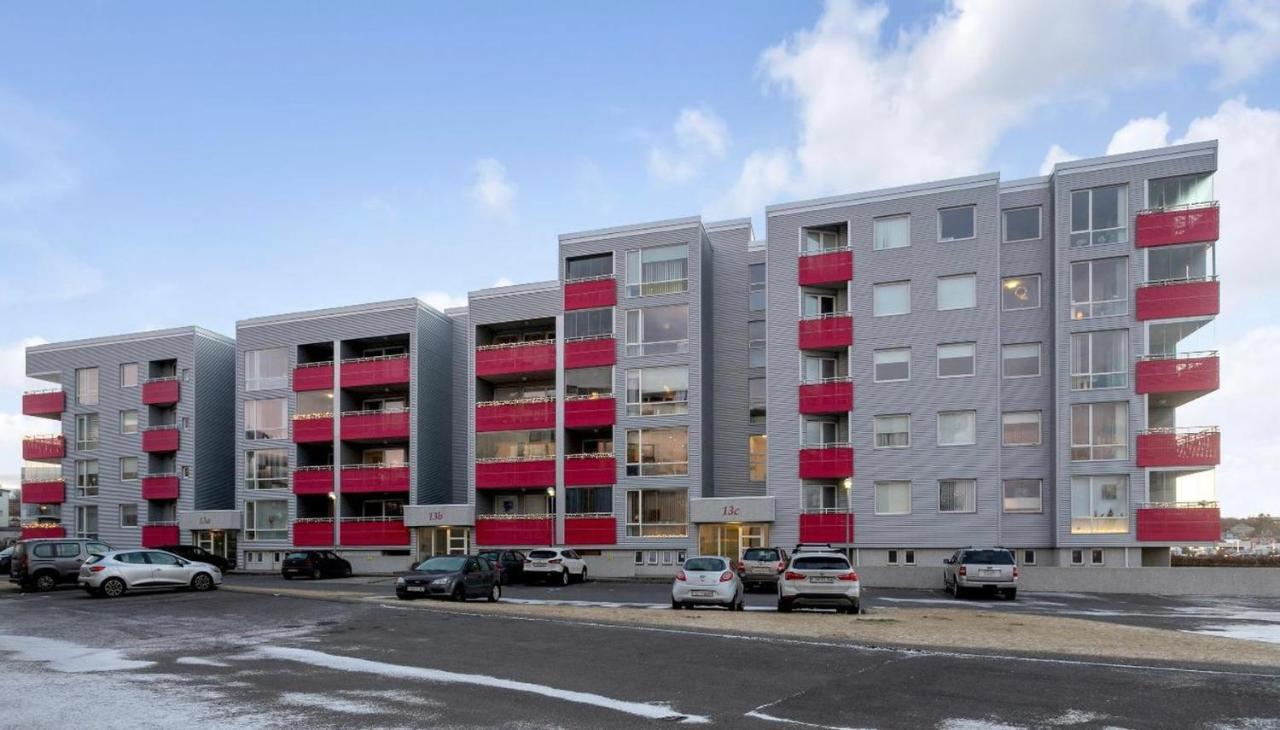 Stylish And Relaxing Two Bedroom Appartment, View Over Harbour Hafnarfjörður Exterior photo