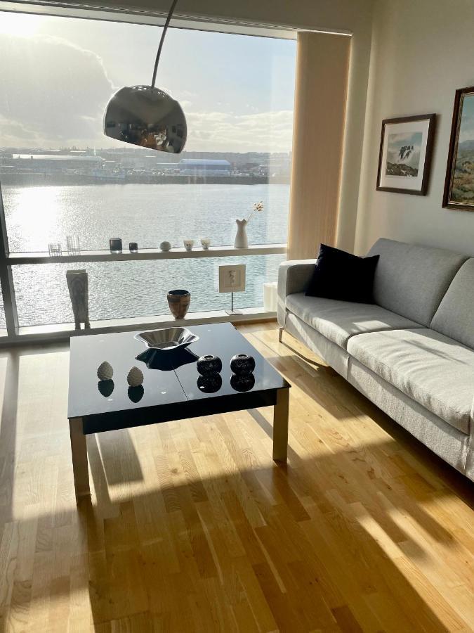 Stylish And Relaxing Two Bedroom Appartment, View Over Harbour Hafnarfjörður Exterior photo